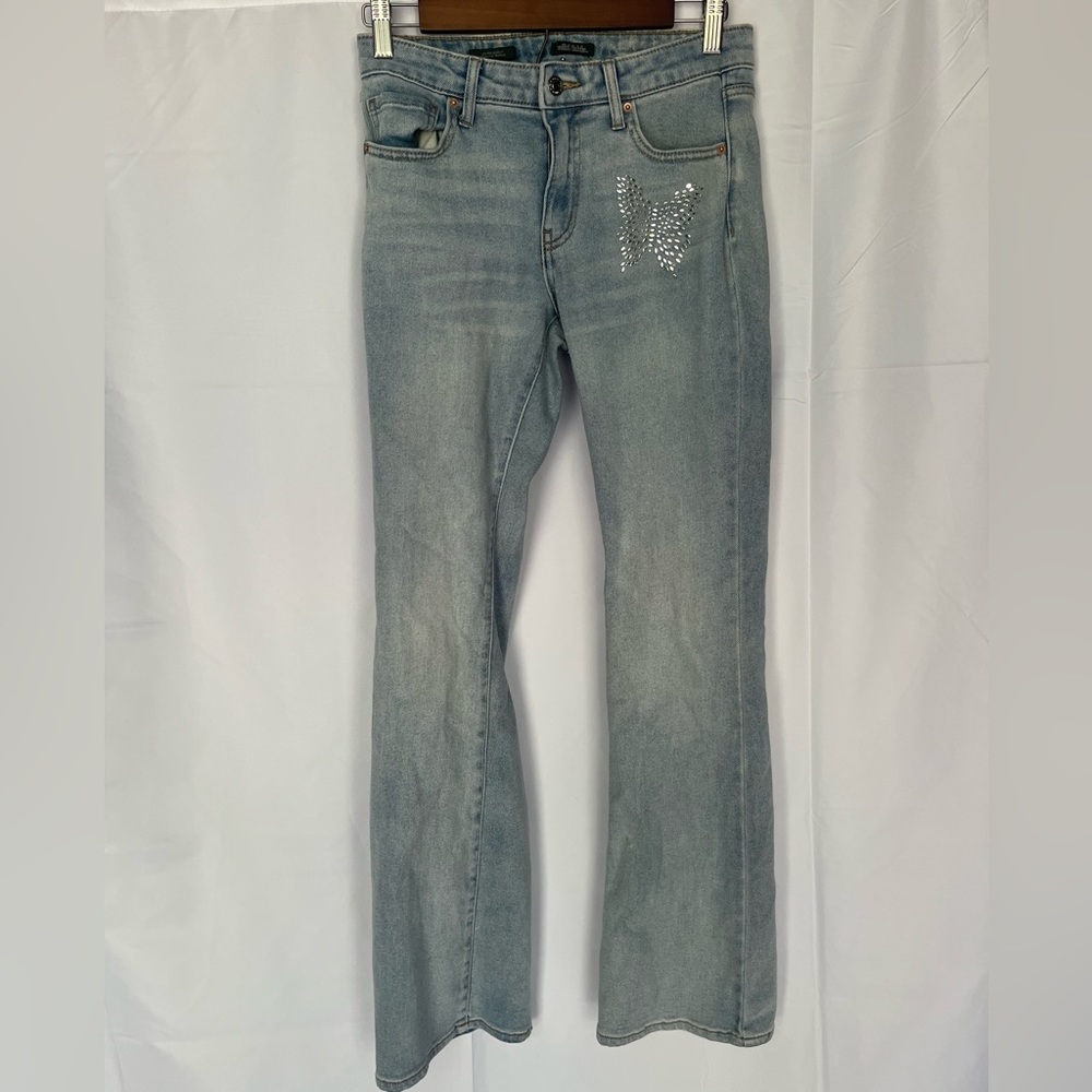 Minimal Flare Jeans!